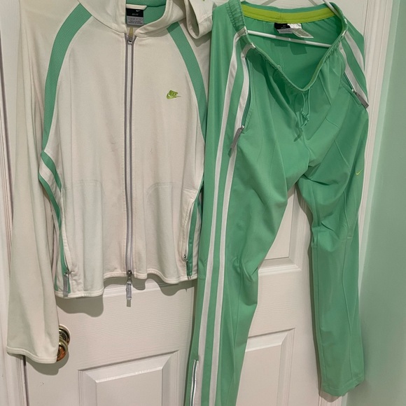 VINTAGE NIKE SWEATSUIT - Picture 6 of 11